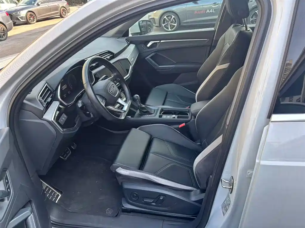 Audi Q3 2024 35 TFSI Fashion Dynamic Edition