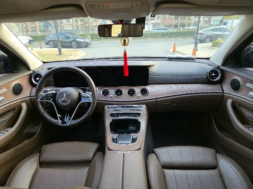 Mercedes-Benz E-Class 2022 E 300 L Fashion
