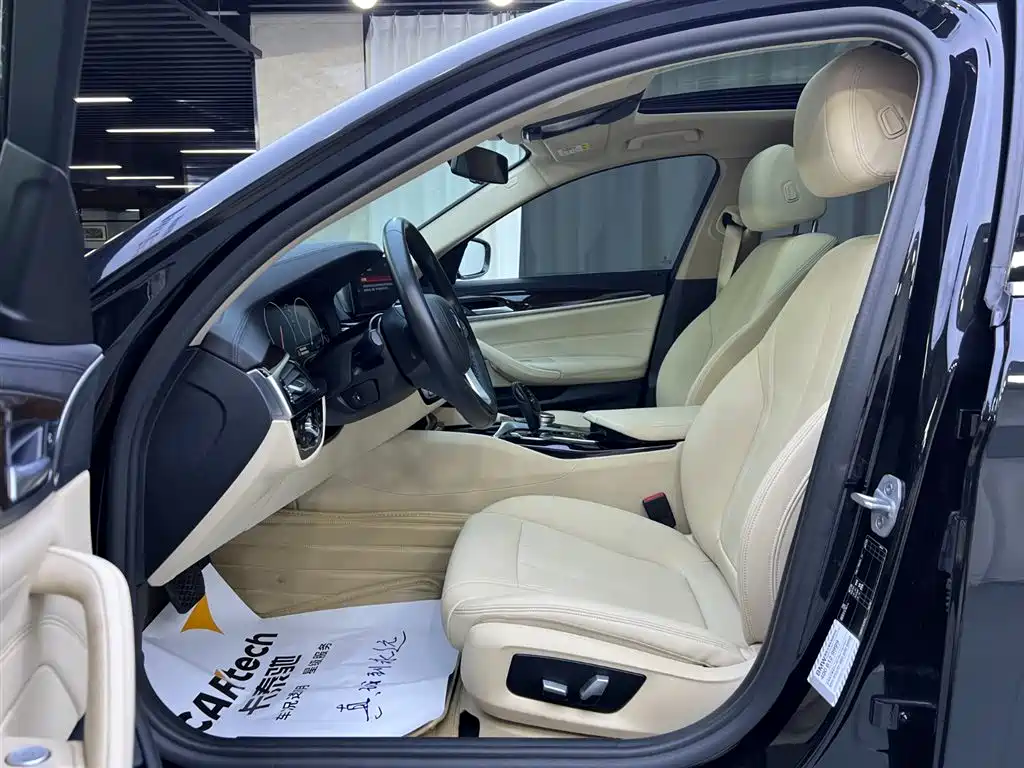 BMW 5 Series 2019 525Li Luxury Package