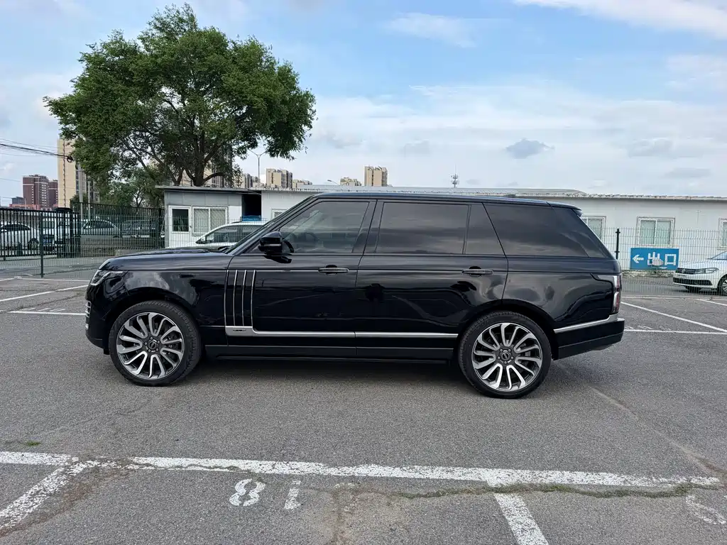 Range Rover 2022 3.0 L6 400PS Heritage Extended Classic Edition