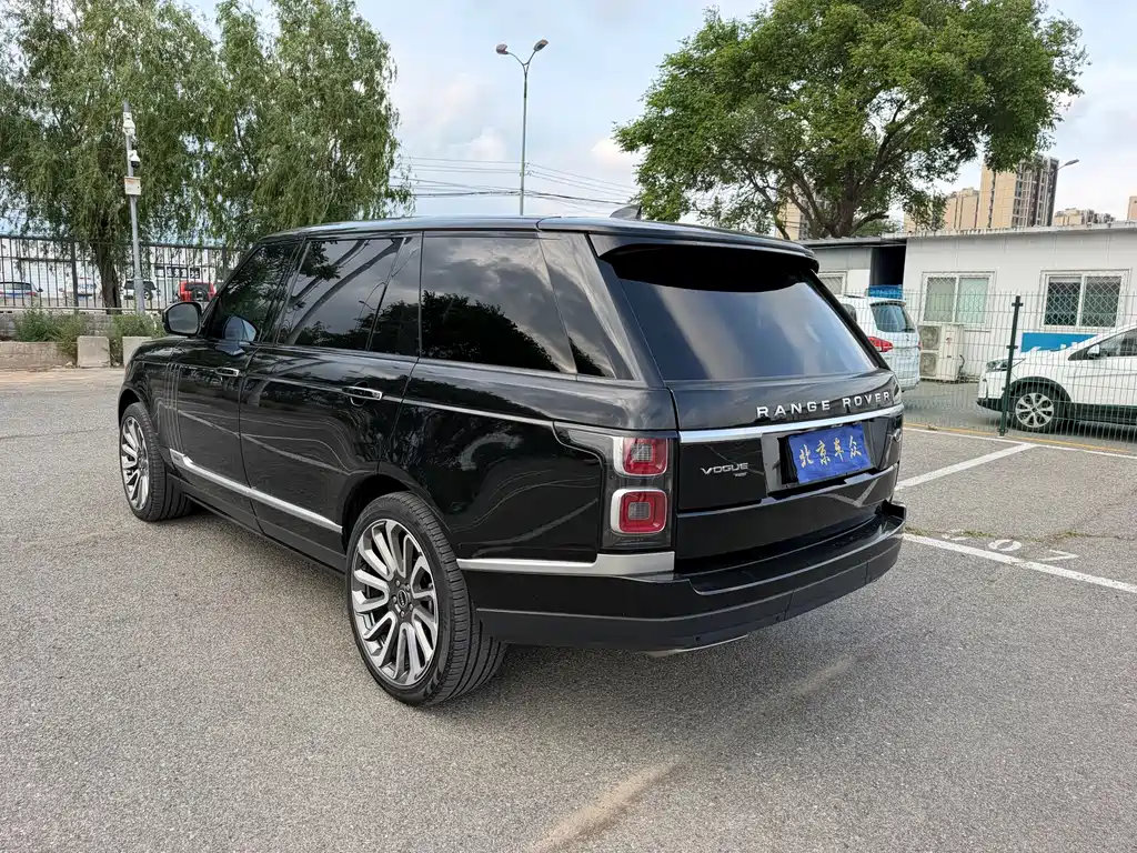Range Rover 2022 3.0 L6 400PS Heritage Extended Classic Edition