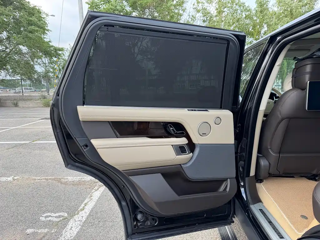 Range Rover 2022 3.0 L6 400PS Heritage Extended Classic Edition