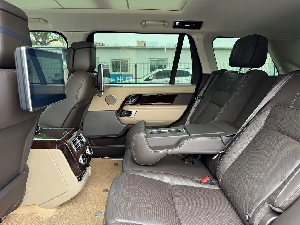 Range Rover 2022 3.0 L6 400PS Heritage Extended Classic Edition