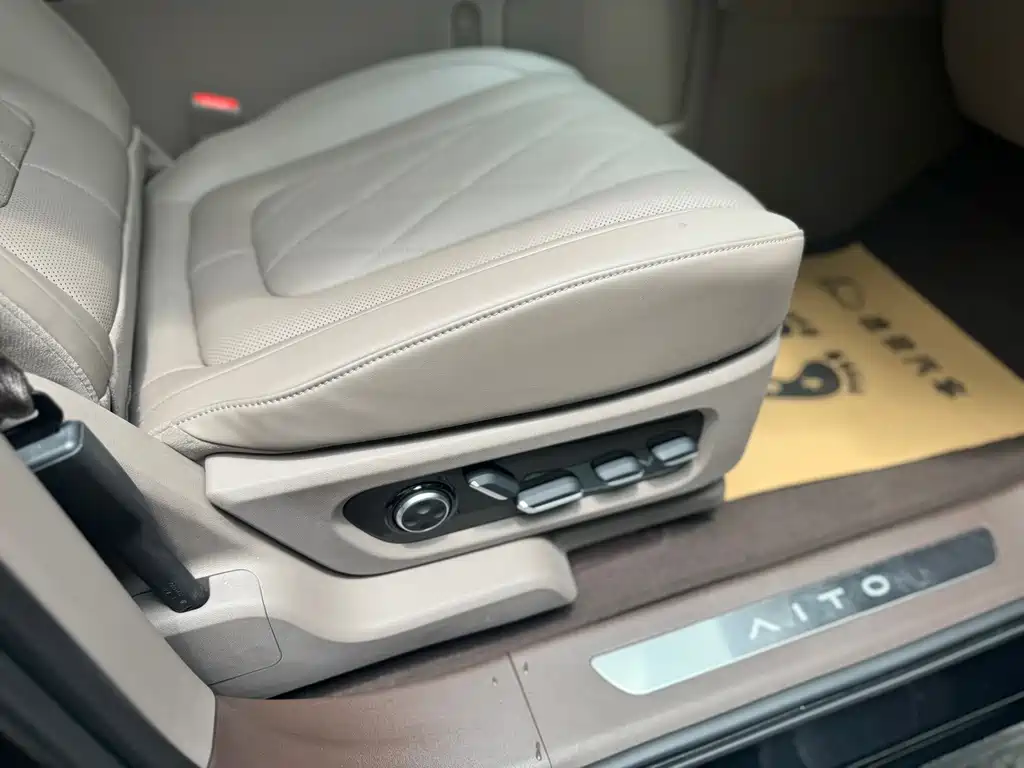 AITO M9 2024 EV Max 100kWh 6-Seater