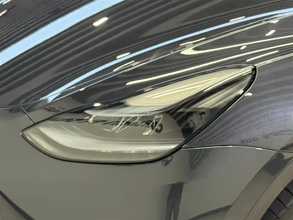 Tesla Model Y Long Range All-Wheel Drive