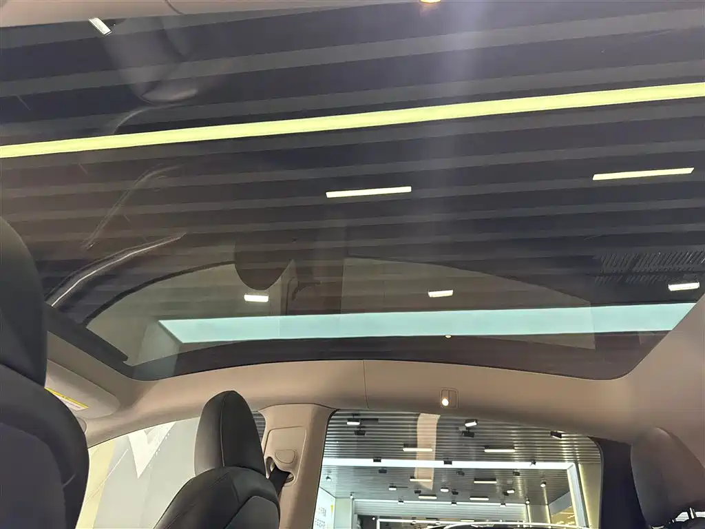 Tesla Model Y Long Range All-Wheel Drive