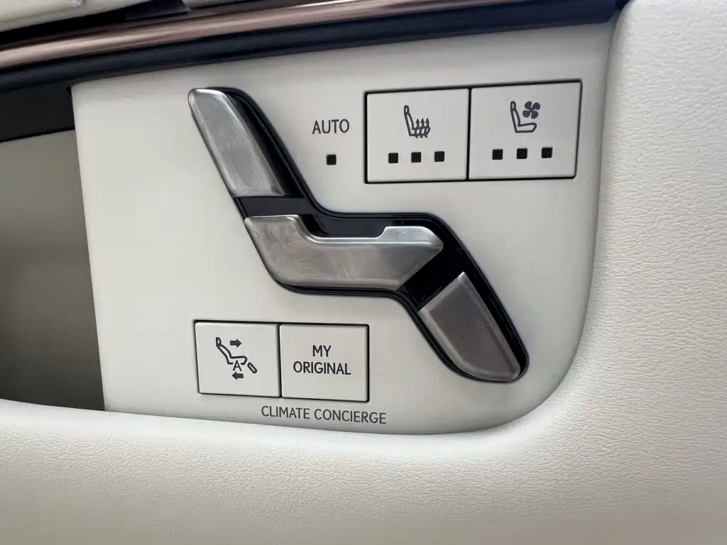 Lexus LM 2025 500h Six-Seater Executive
