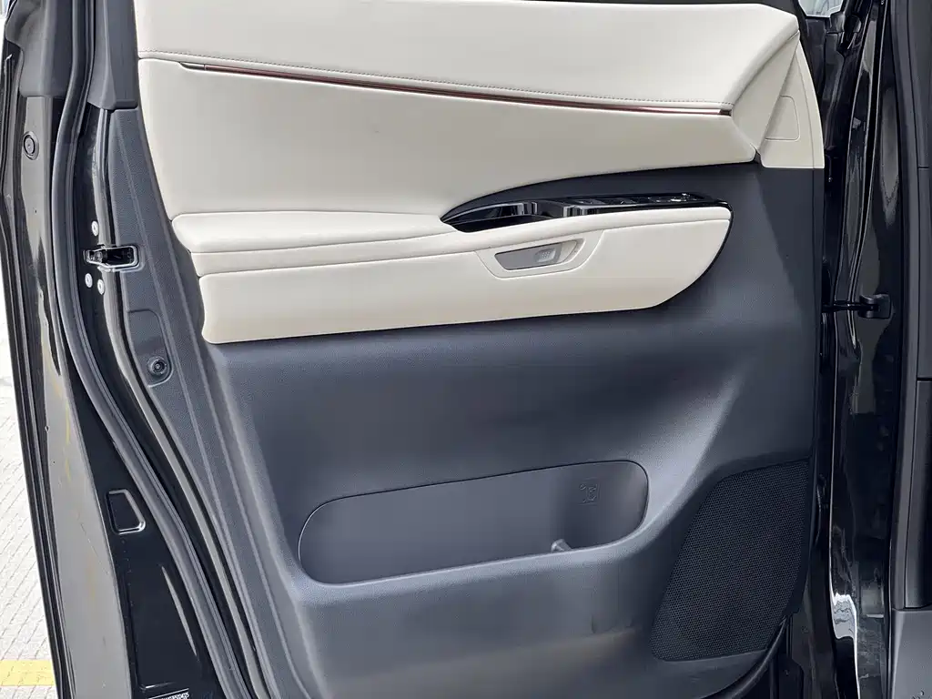 Lexus LM 2025 500h Six-Seater Executive