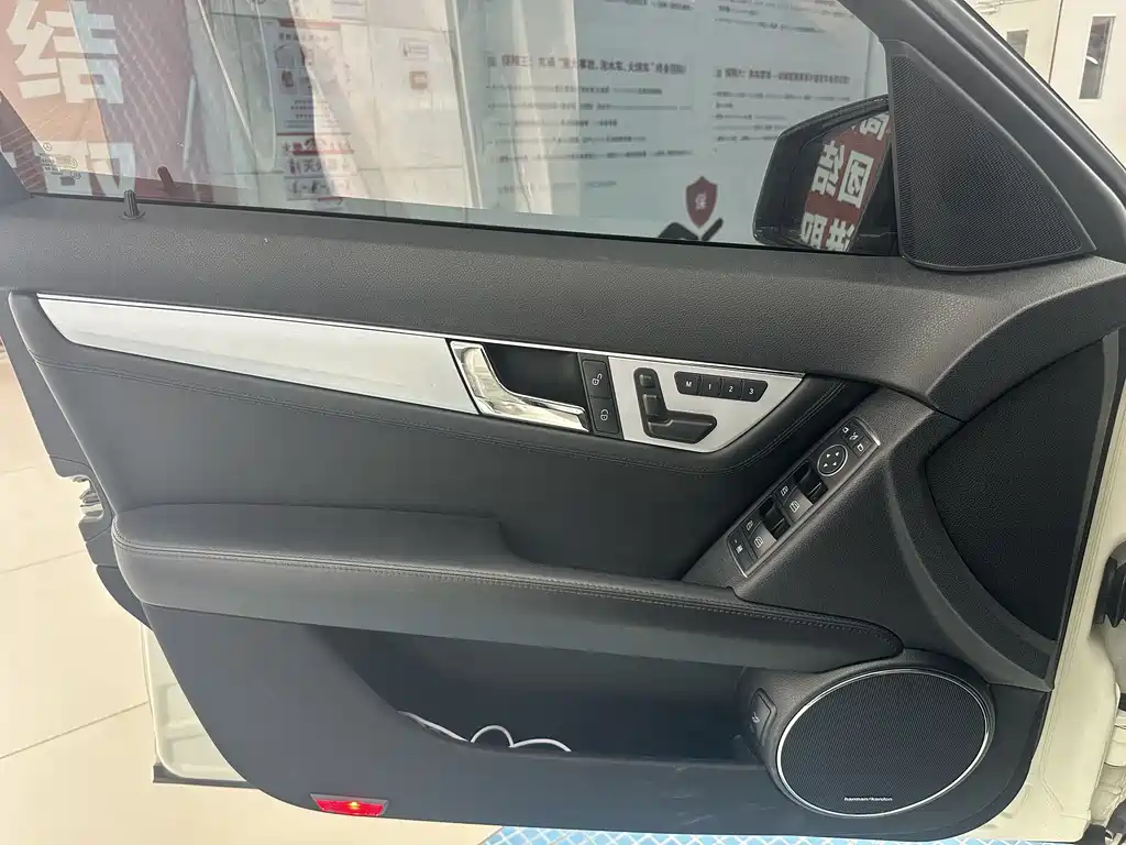 Mercedes-Benz C-Class AMG 2010 AMG C 63 Dynamic Edition Enhanced Version