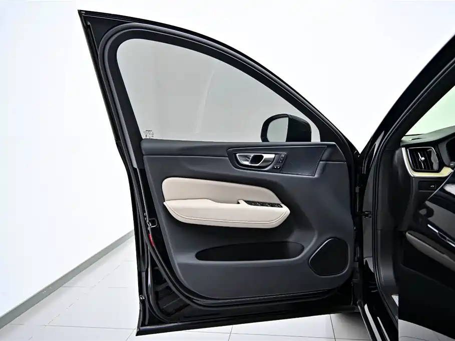 Volvo XC60 2026 B5 AWD Inscription