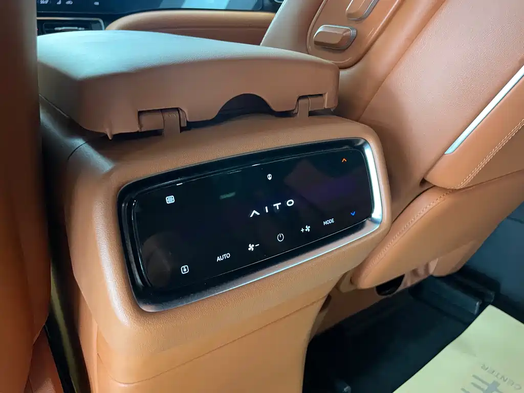 AITO M9 2024 EREV Max 52kWh 6-Seater