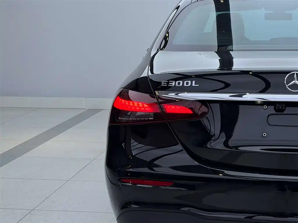 Mercedes-Benz E 300 L Sport Luxury 2021