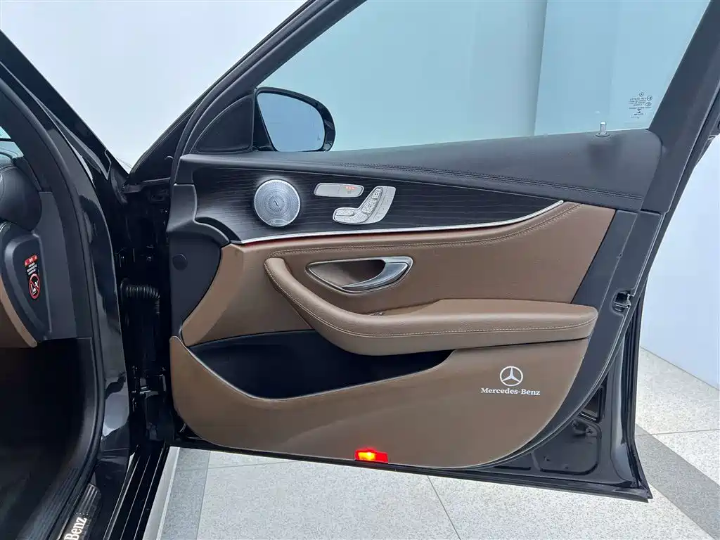 Mercedes-Benz E 300 L Sport Luxury 2021