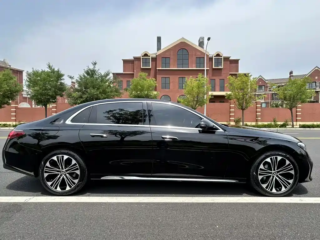 Mercedes-Benz E-Class 2025 E 300 L Luxury