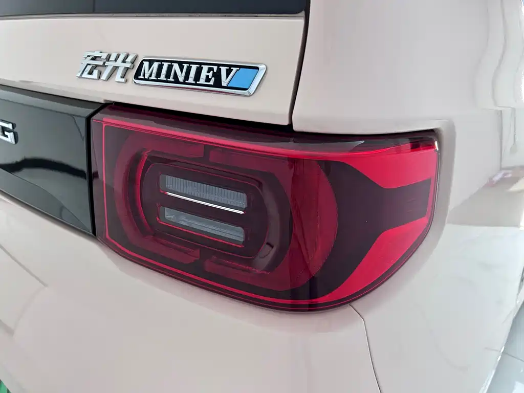 Wuling MINIEV Macaron Premium Edition 2021 Lithium Iron Phosphate