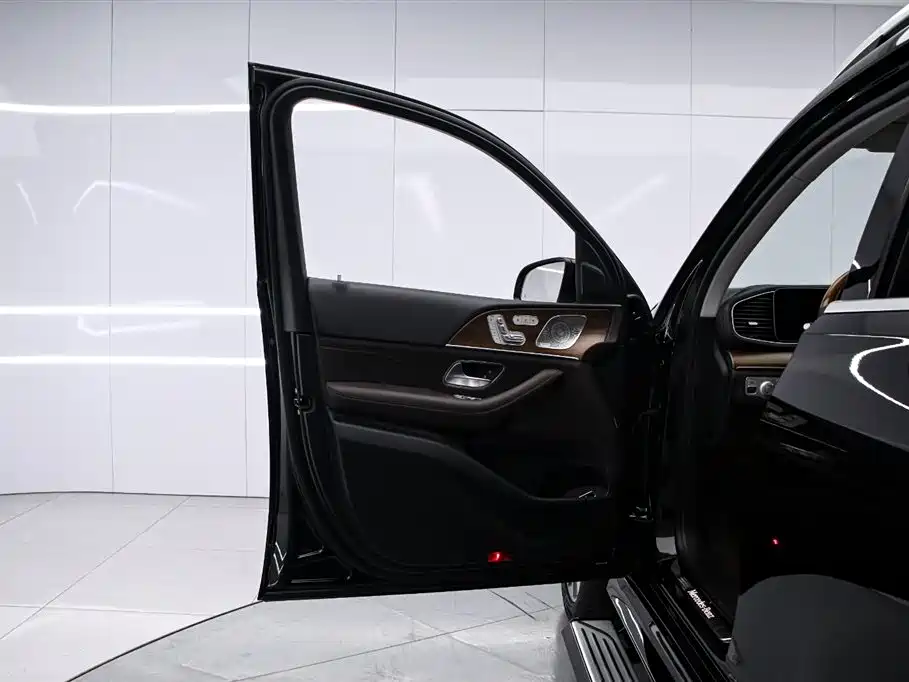 Mercedes-Benz GLS 450 4MATIC Luxury 2023