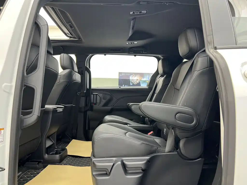 Sienna 2024 2.5L HEV Luxury Edition