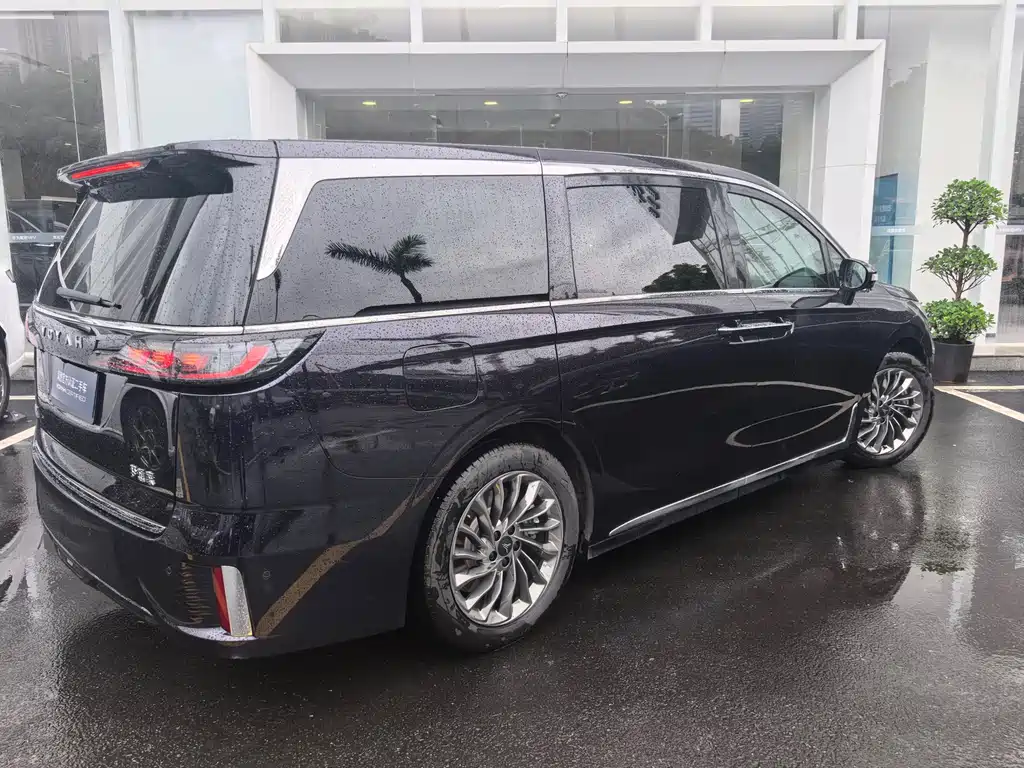 Voyah Dreamer 2024 PHEV Long Range Flagship Edition