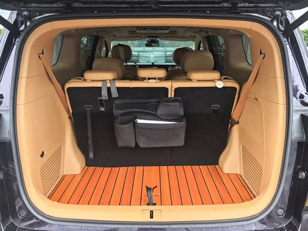 Voyah Dreamer 2024 PHEV Long Range Flagship Edition