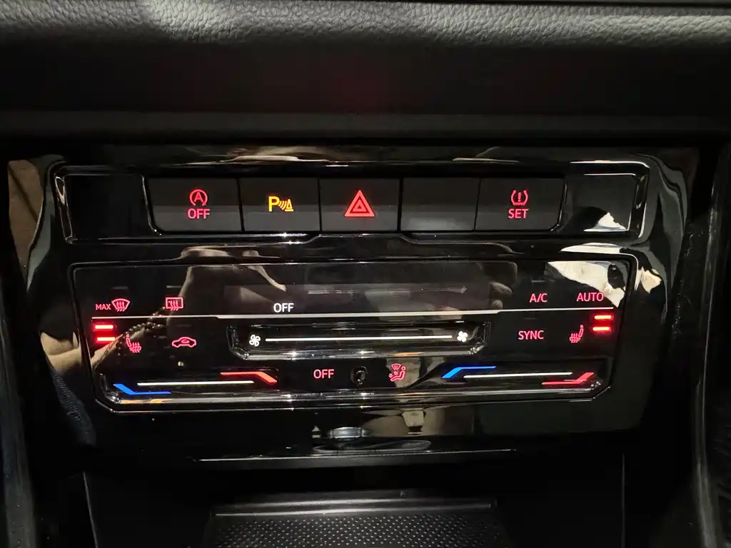Jetta VS7 2022 Black Edge Edition 1.4T Automatic Glory Pro