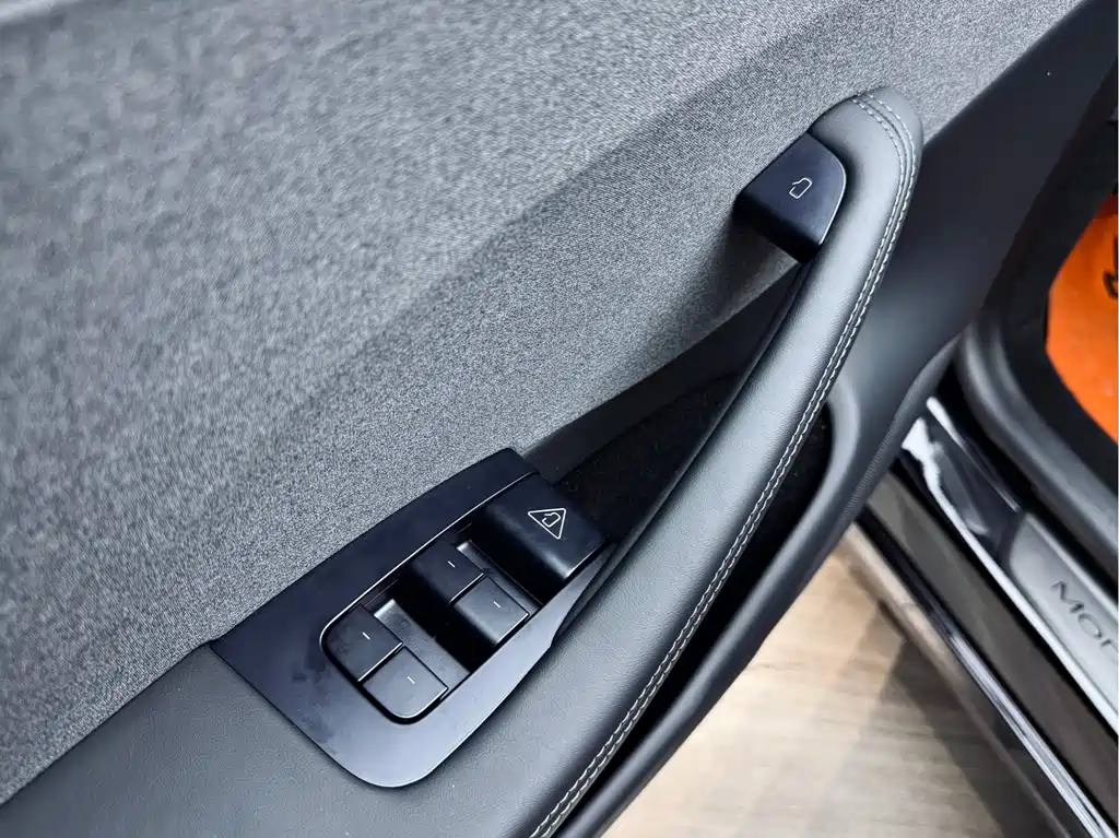 Model 3 2025 Rear-Wheel Drive