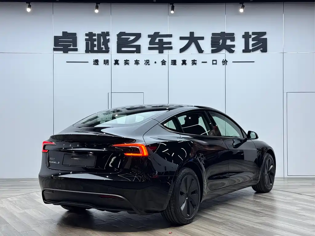 Model 3 2025 Rear-Wheel Drive