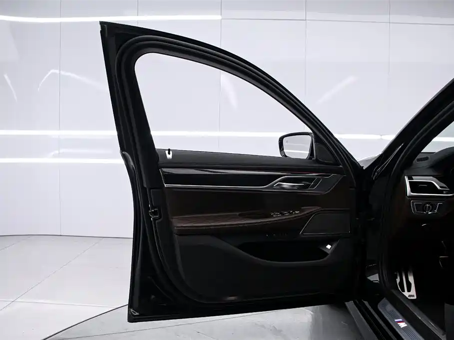 BMW 7 Series 2021 740Li Leading M Sport Package