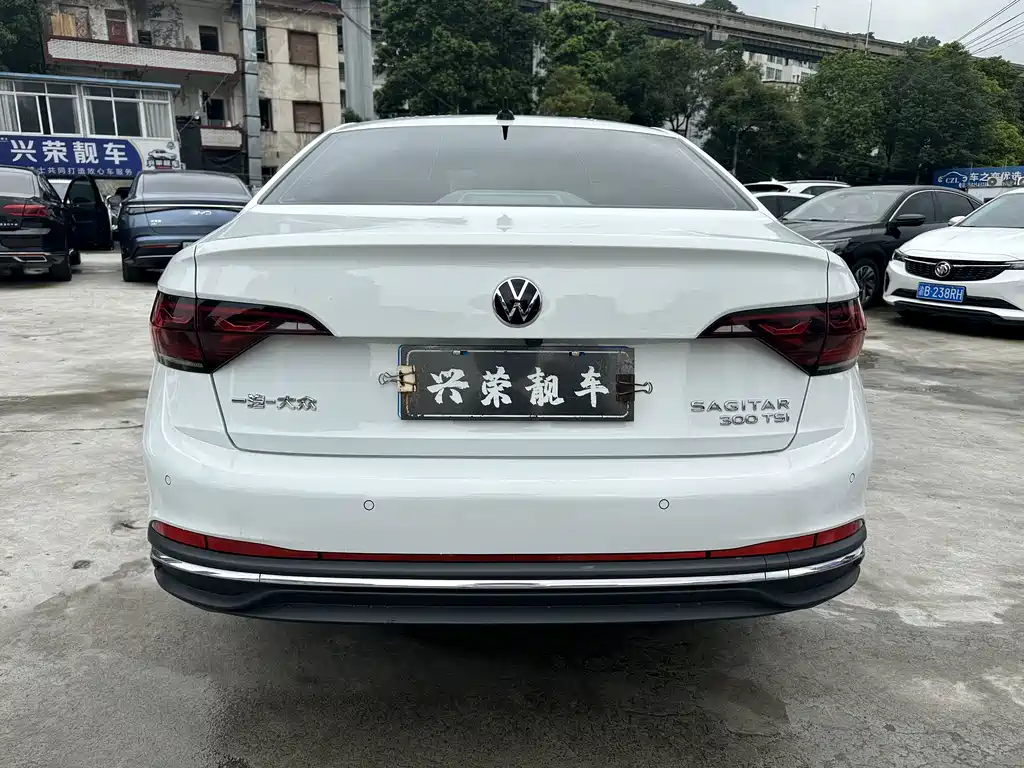 Volkswagen Sagitar 2023 300TSI DSG Fly Edition