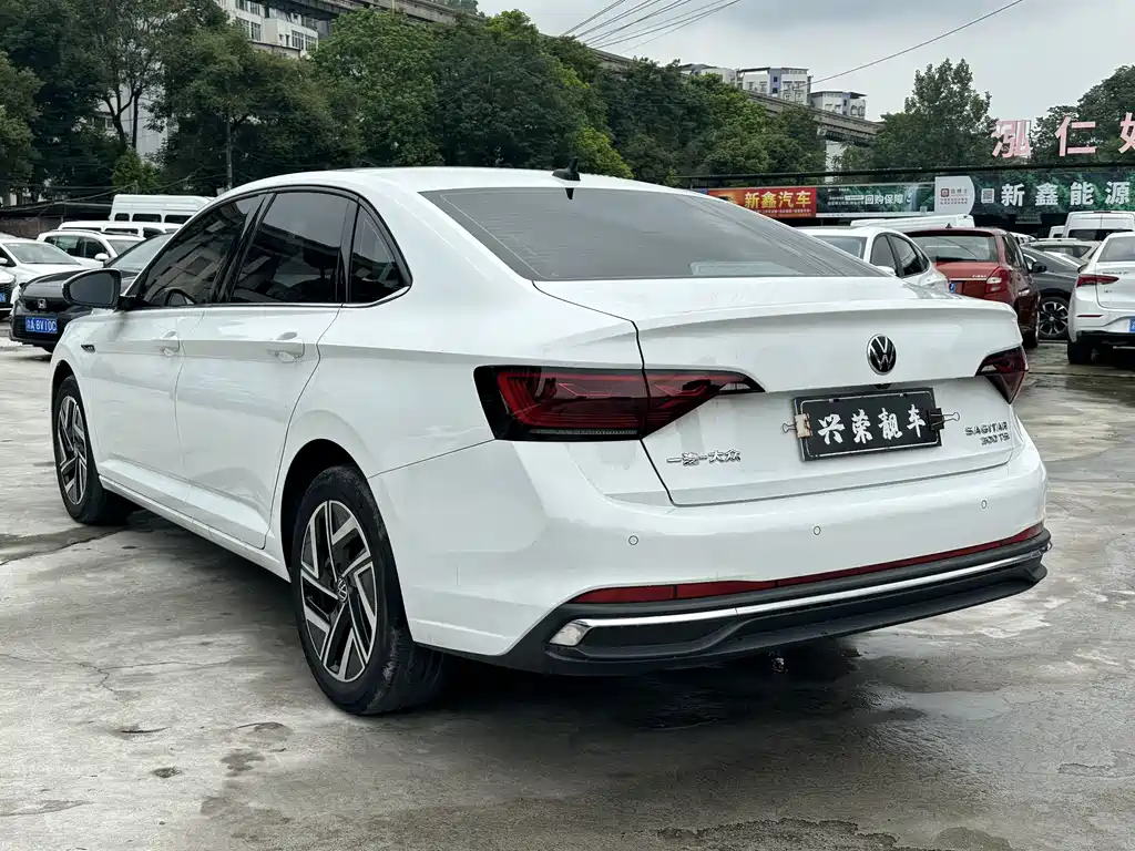 Volkswagen Sagitar 2023 300TSI DSG Fly Edition