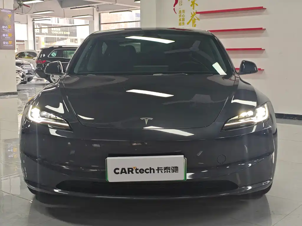 Model 3 2025 Rear-Wheel Drive