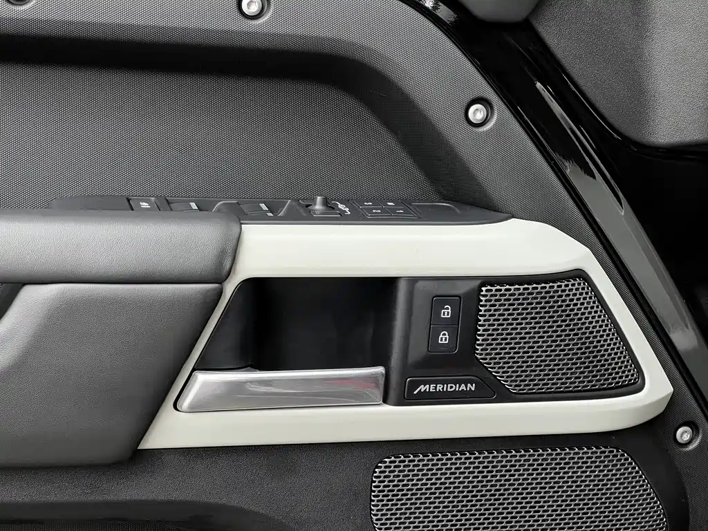 Land Rover Defender 2024 110 3.0T P400 XS