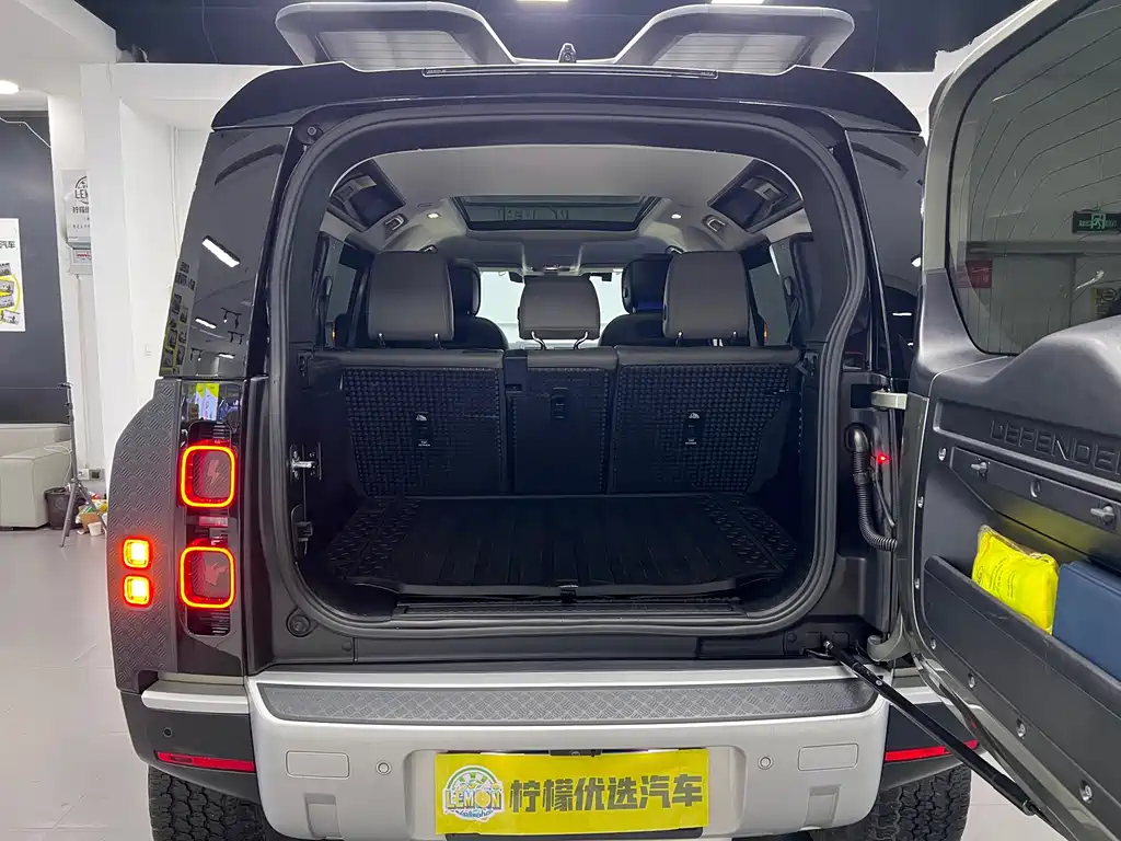 Land Rover Defender 2022 110 P400 Dark Edition