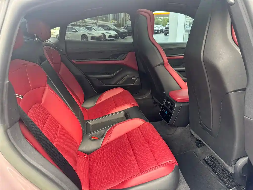 Porsche Taycan 2022