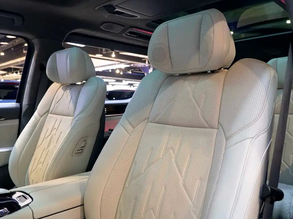 Zeekr 009 2024 Six-Seat Executive Edition AWD 108kWh