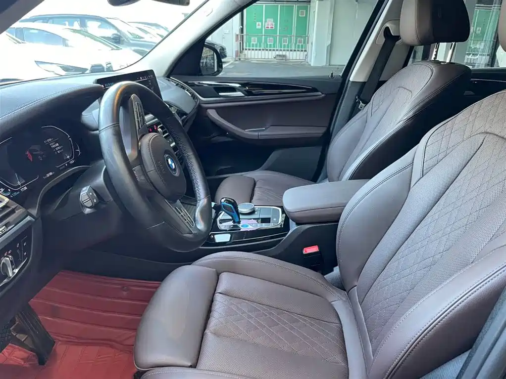 BMW iX3 2023 Leading Edition