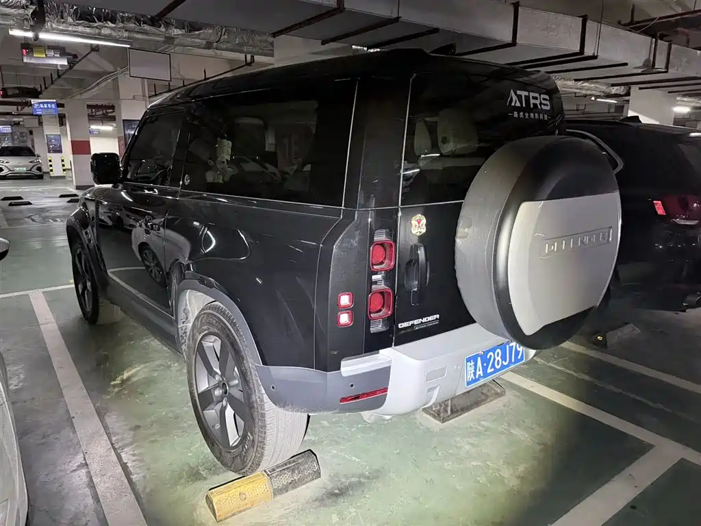 2022 Land Rover Defender 90 P300