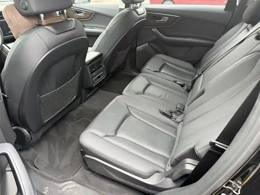 Audi Q7 2023 45 TFSI quattro S line Sport
