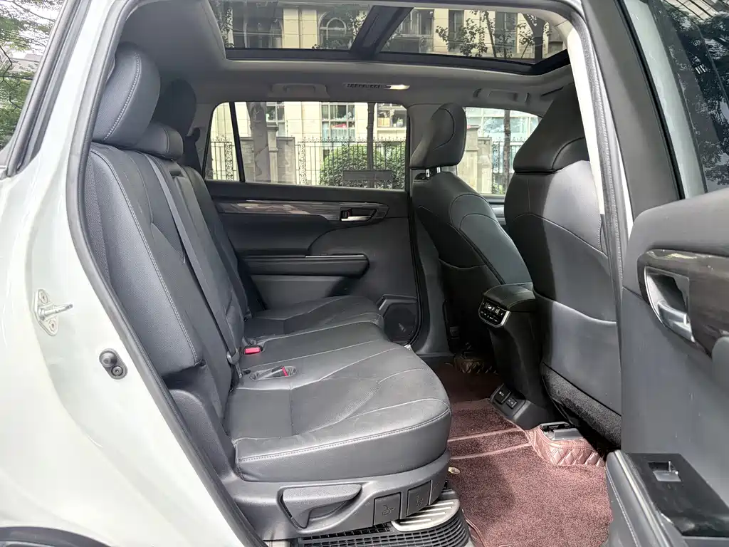 Toyota Highlander 2022 Hybrid 2.5L AWD Premium 7-Seater