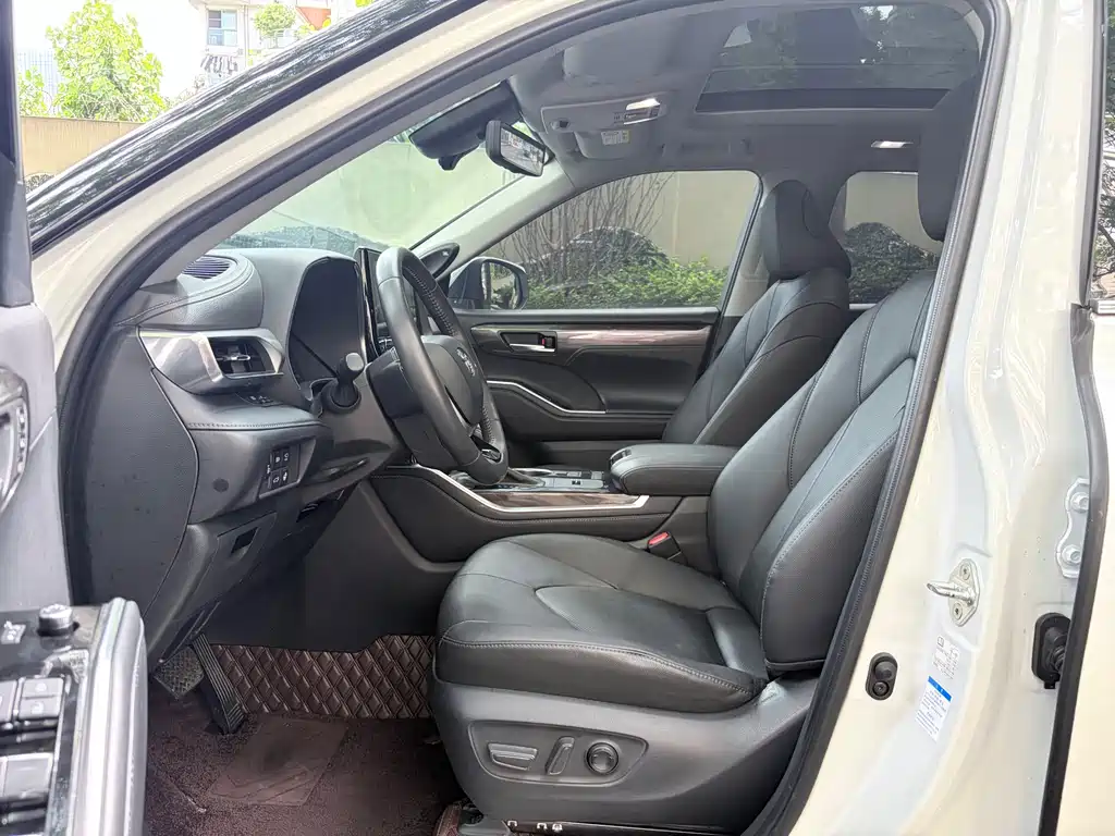 Toyota Highlander 2022 Hybrid 2.5L AWD Premium 7-Seater