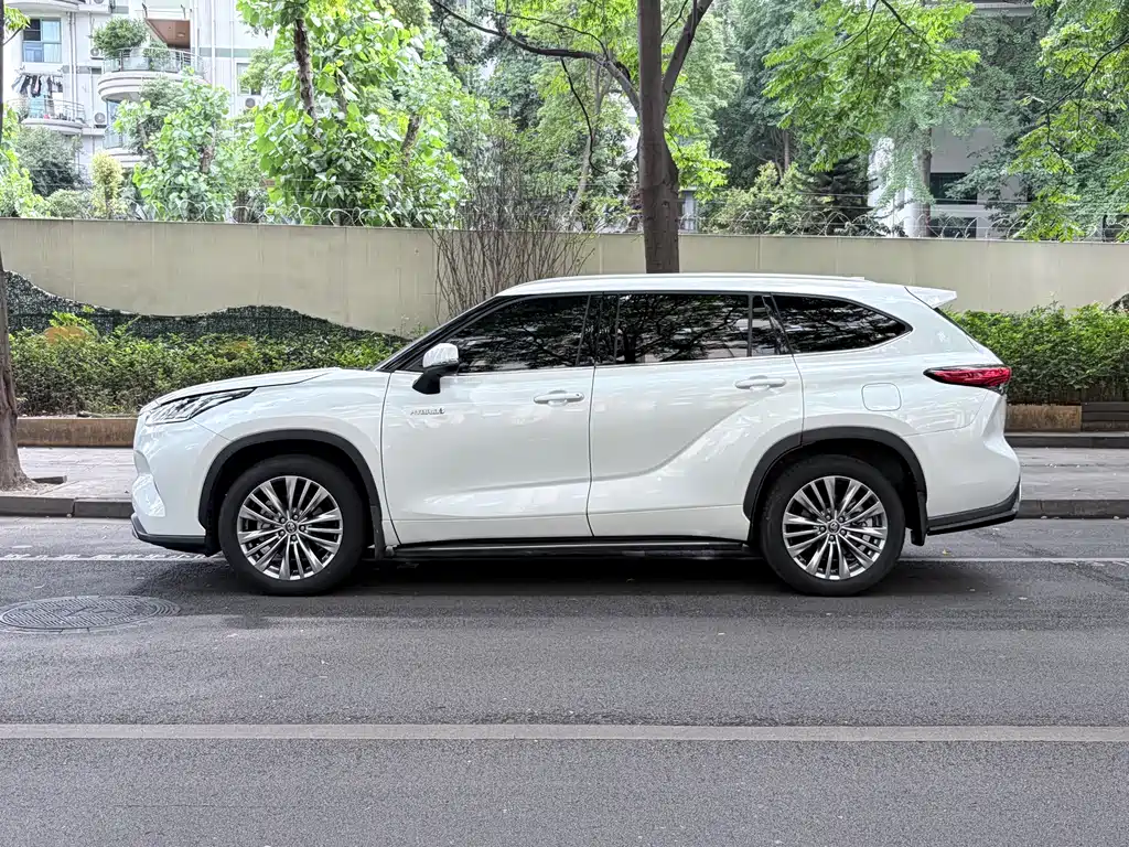 Toyota Highlander 2022 Hybrid 2.5L AWD Premium 7-Seater