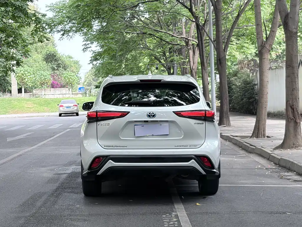 Toyota Highlander 2022 Hybrid 2.5L AWD Premium 7-Seater