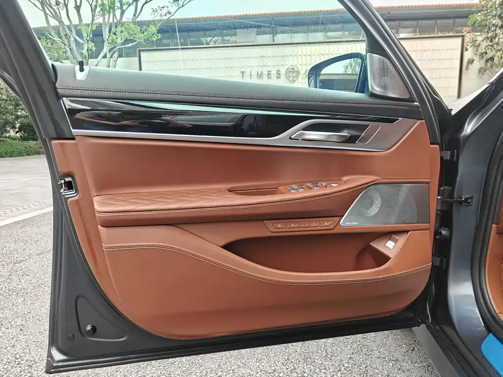 BMW 7 Series 2019 740Li xDrive Executive M Sport Package