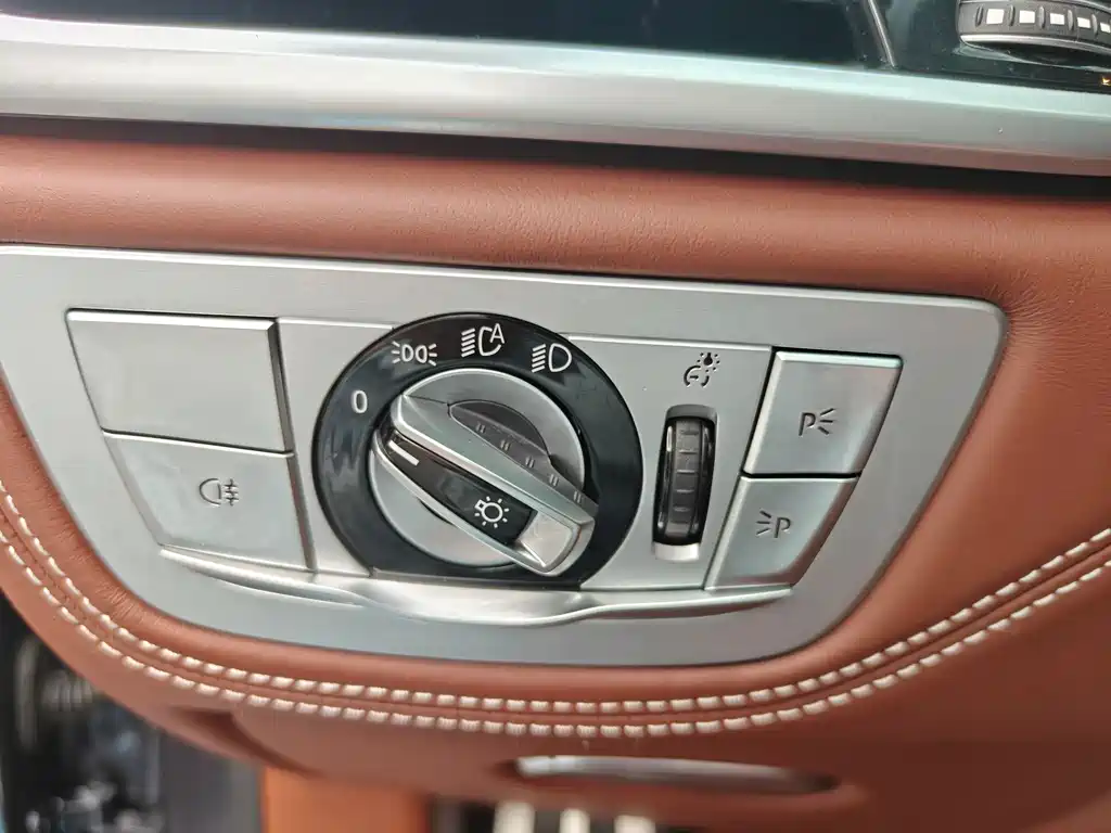 BMW 7 Series 2019 740Li xDrive Executive M Sport Package
