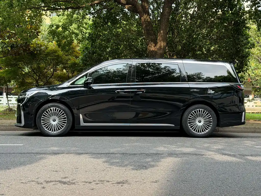 Voyah Dreamer 2025 PHEV AWD Prestige Kunpeng Edition
