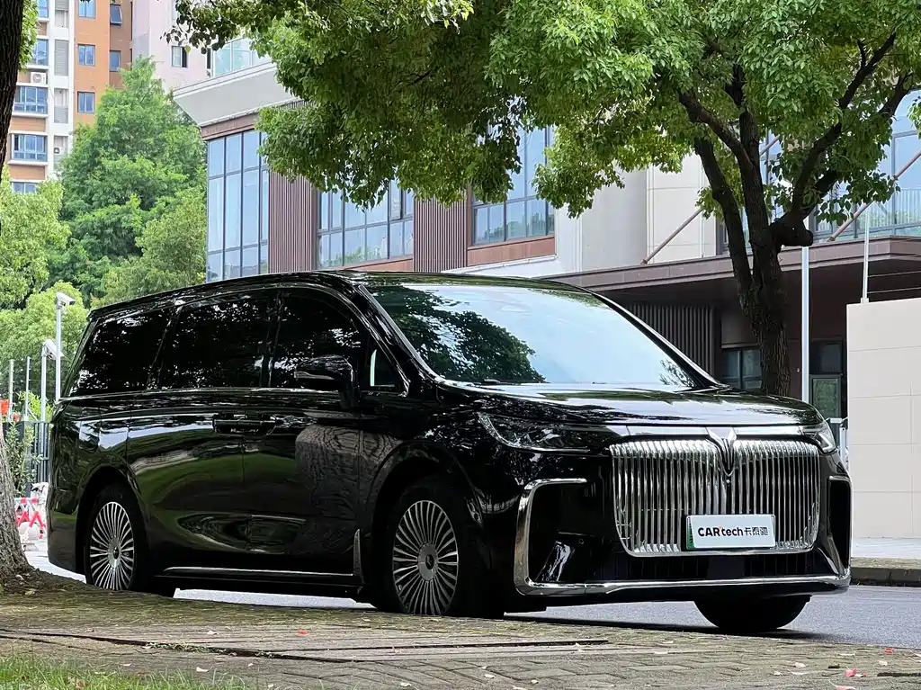 Voyah Dreamer 2025 PHEV AWD Prestige Kunpeng Edition
