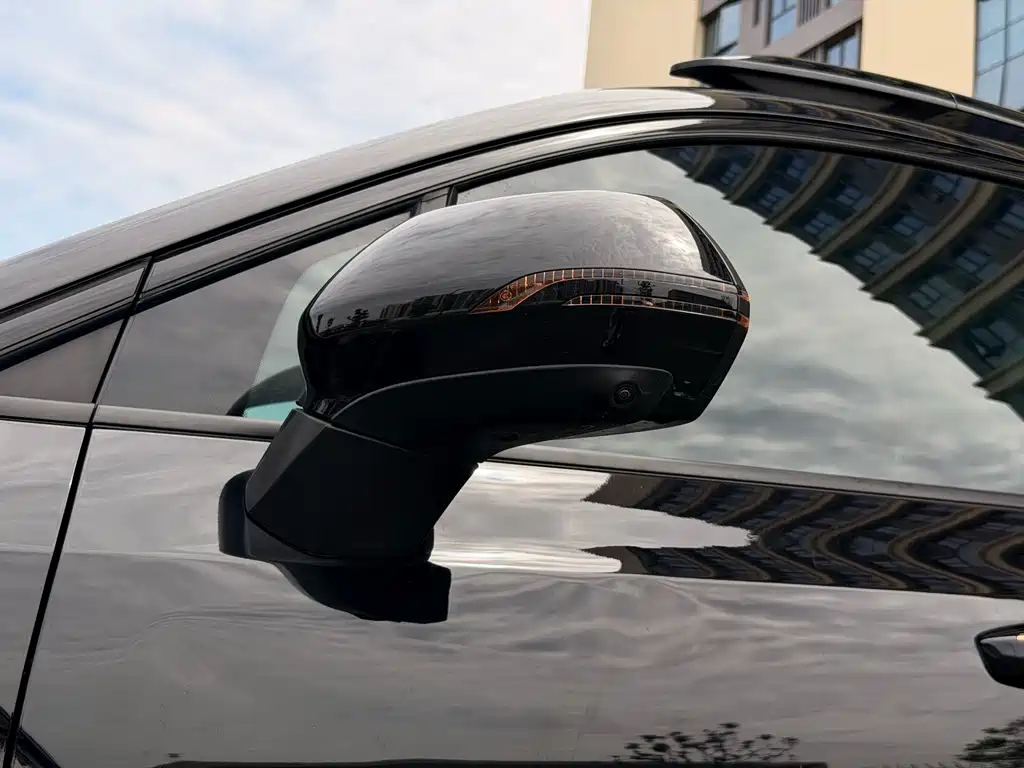 豪越 2022款 1.8TD DCT黑金限定版 7座 → Hao Yue 2022 1.8TD DCT Black Gold Limited Edition 7-Seater