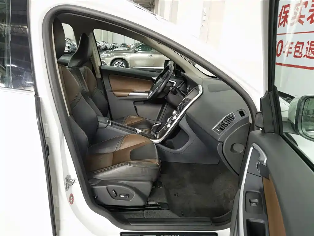 Volvo XC60 2015 T5 AWD Zhiyuan Edition