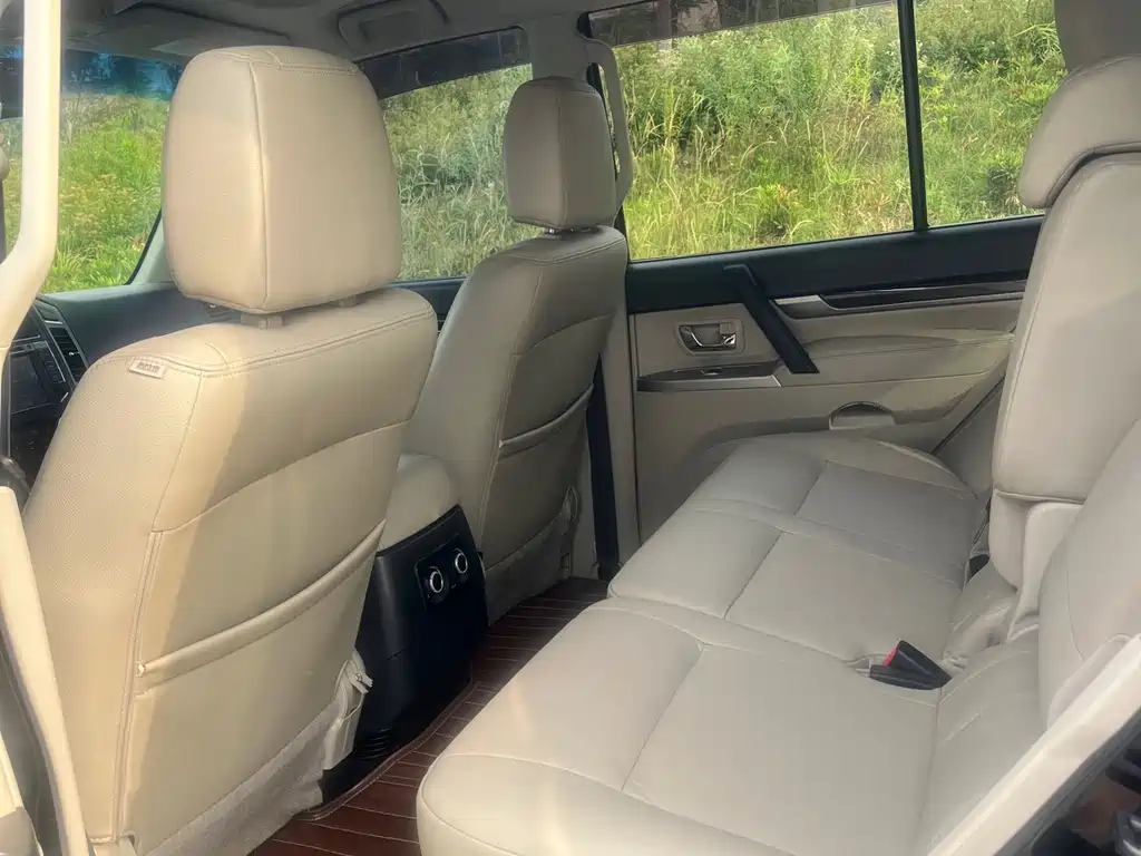 Mitsubishi Pajero 2016 3.0L Automatic Luxury Edition Imported China IV