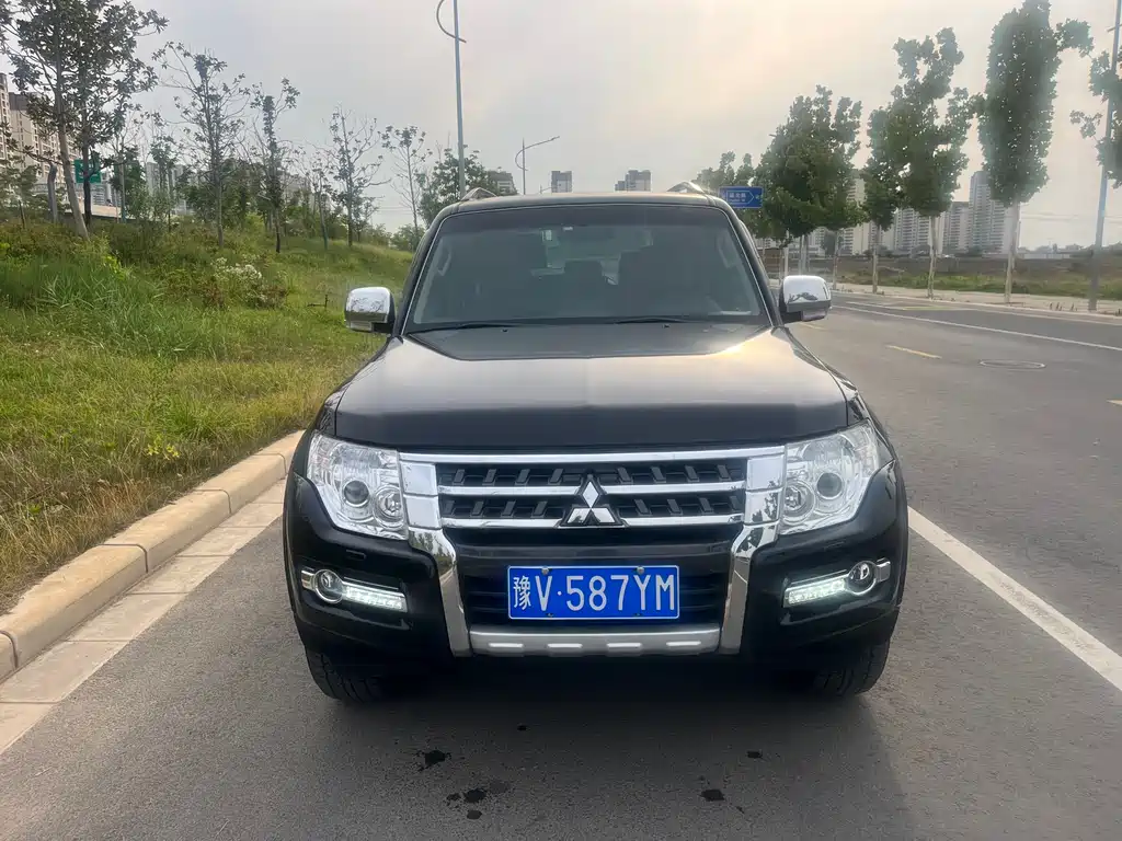 Mitsubishi Pajero 2016 3.0L Automatic Luxury Edition Imported China IV
