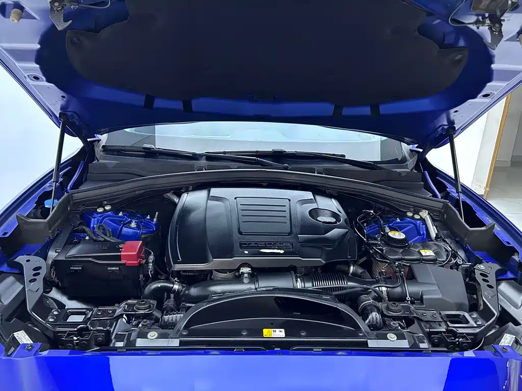 Jaguar F-PACE 2018 2.0T RWD Urban Prestige Edition